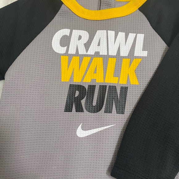 Nike baby long sleeve bodysuit - Picture 2 of 6